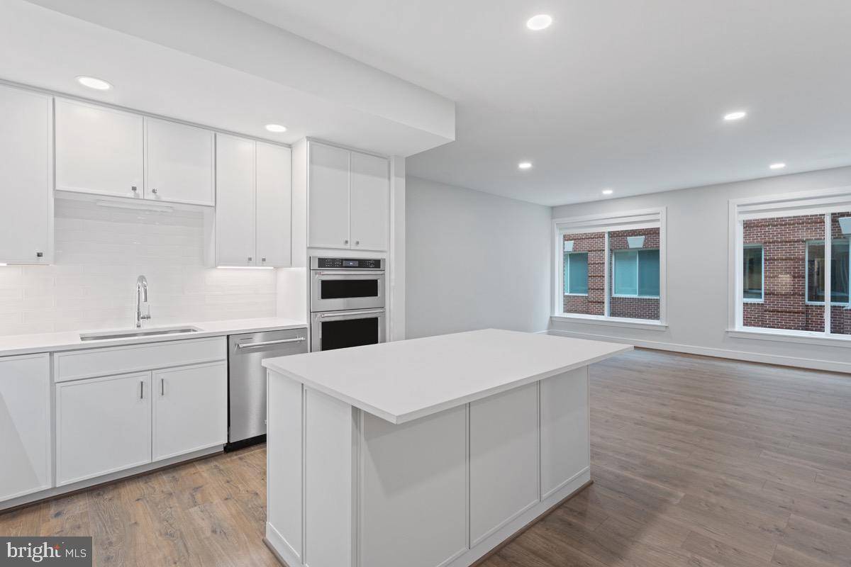 Alexandria, VA 22314,635 SLATERS LN #109