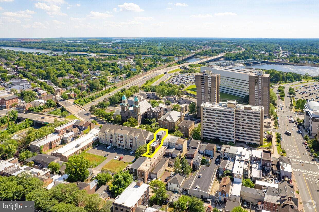 Trenton, NJ 08611,334 S BROAD ST