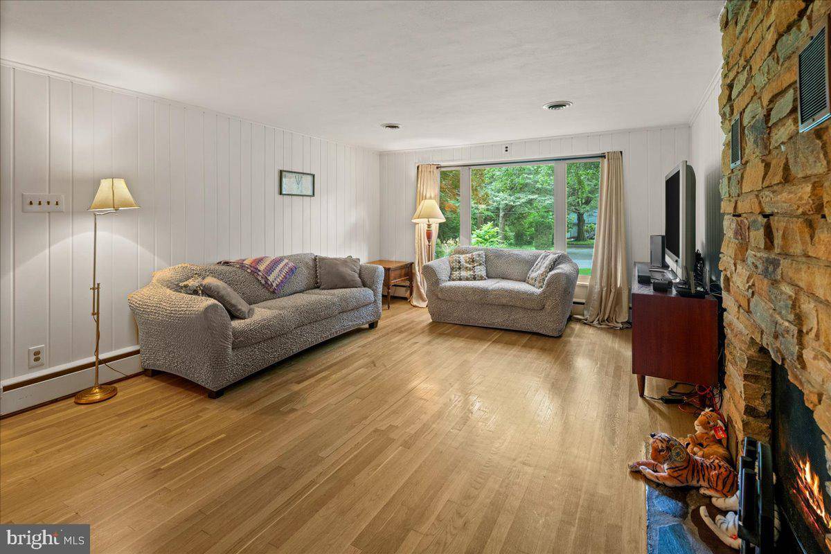 Ewing, NJ 08628,1 HIGH ACRES DRIVE