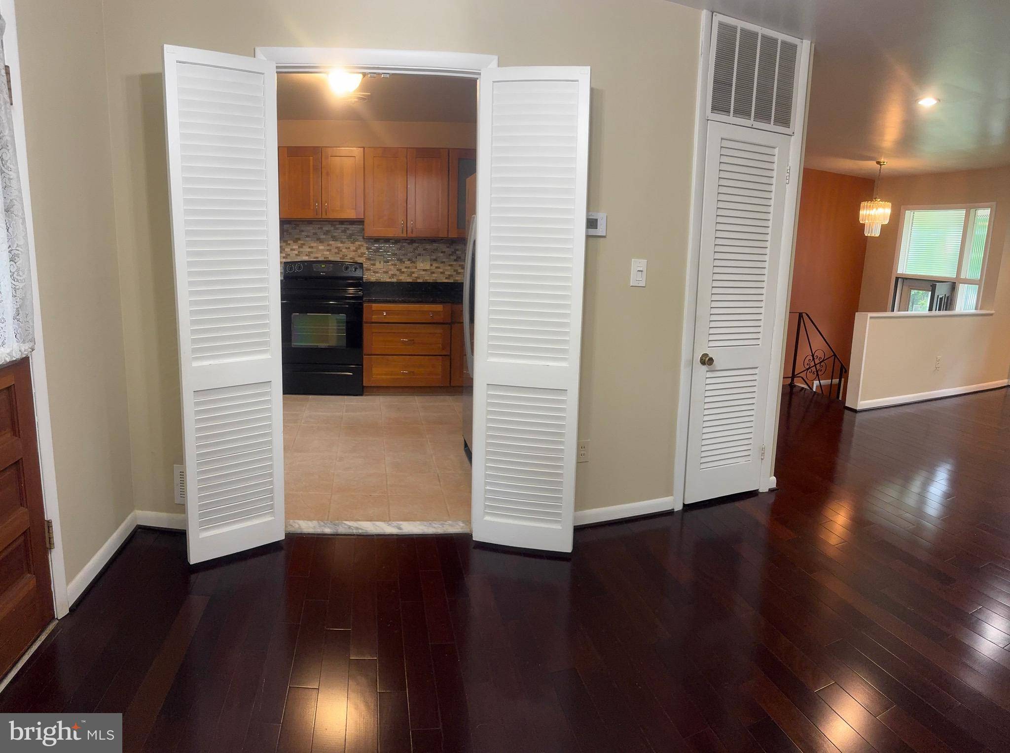 Silver Spring, MD 20901,905 PLAYFORD LN
