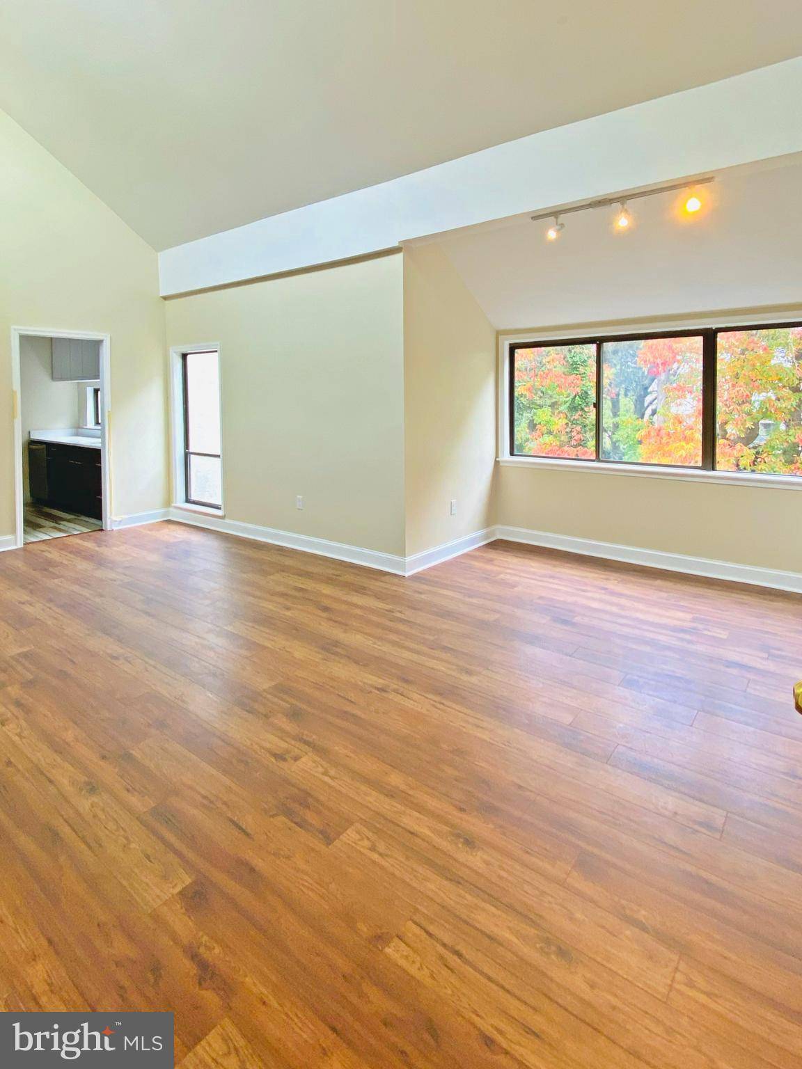 Elkins Park, PA 19027,233 TOWNSHIP LINE RD #4-C