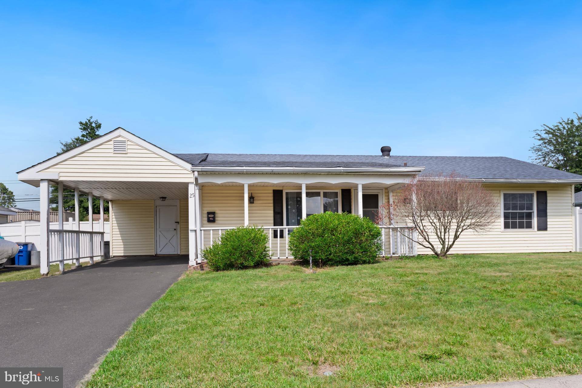 Levittown, PA 19054,25 TULIP LN
