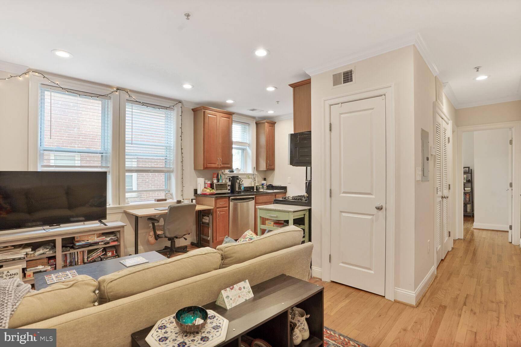 Washington, DC 20010,1443 OAK ST NW #102