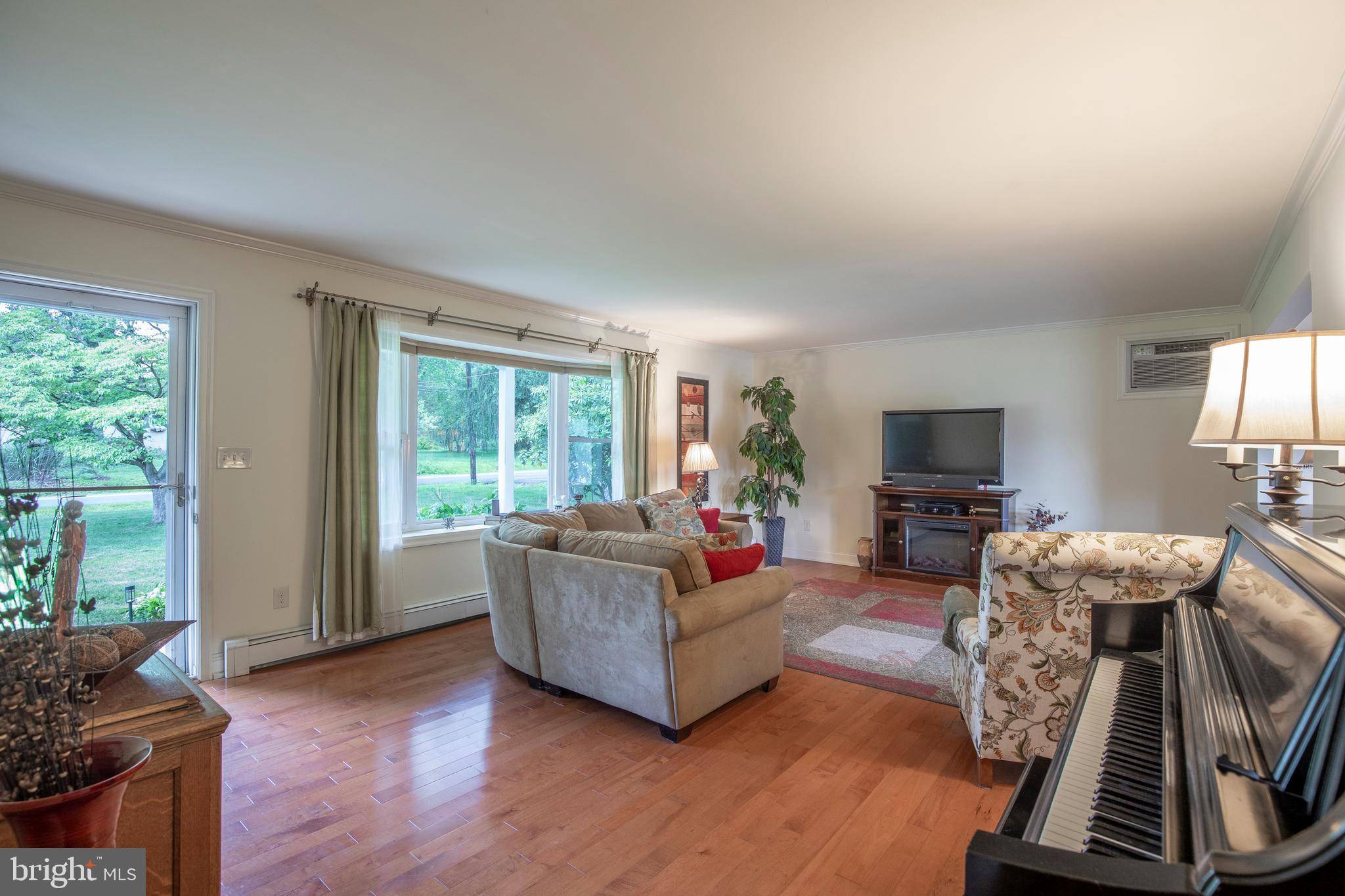 Hopewell, NJ 08525,16 FEATHERBED LN