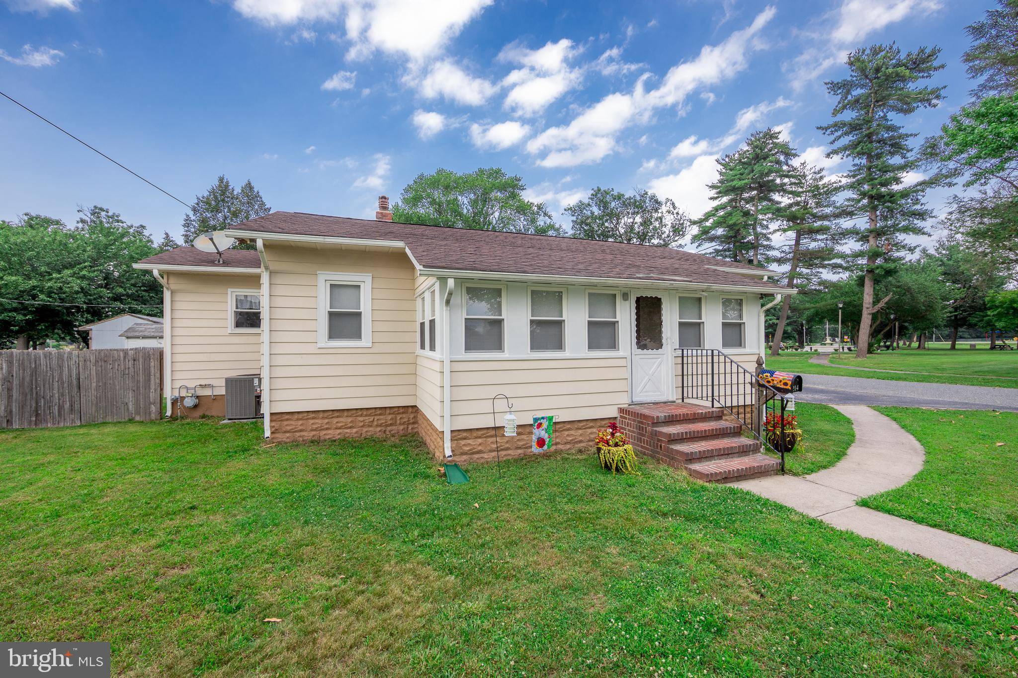 Carneys Point, NJ 08069,214 BAY ST