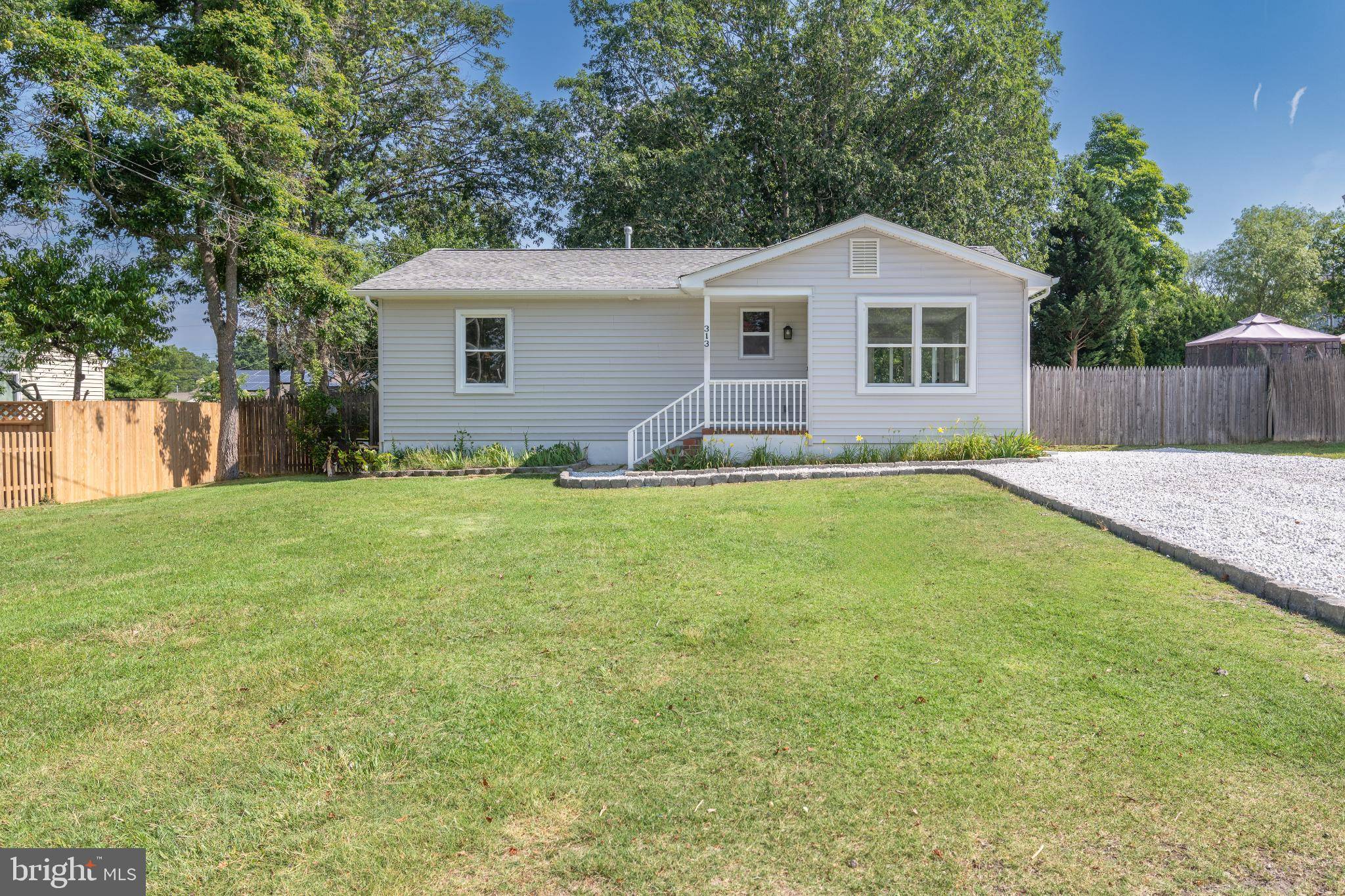 Manahawkin, NJ 08050,313 PRIVATEER RD