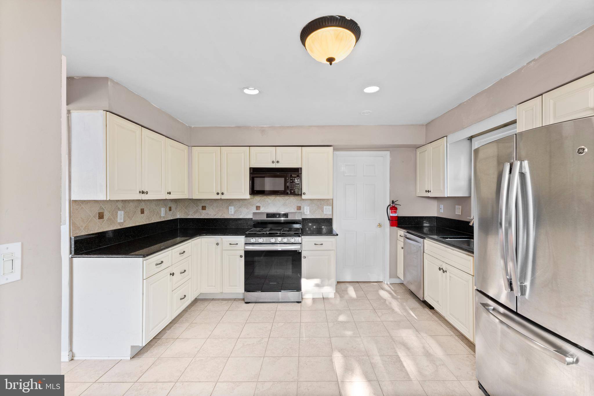 Keansburg, NJ 07734,12 ORCHARD ST