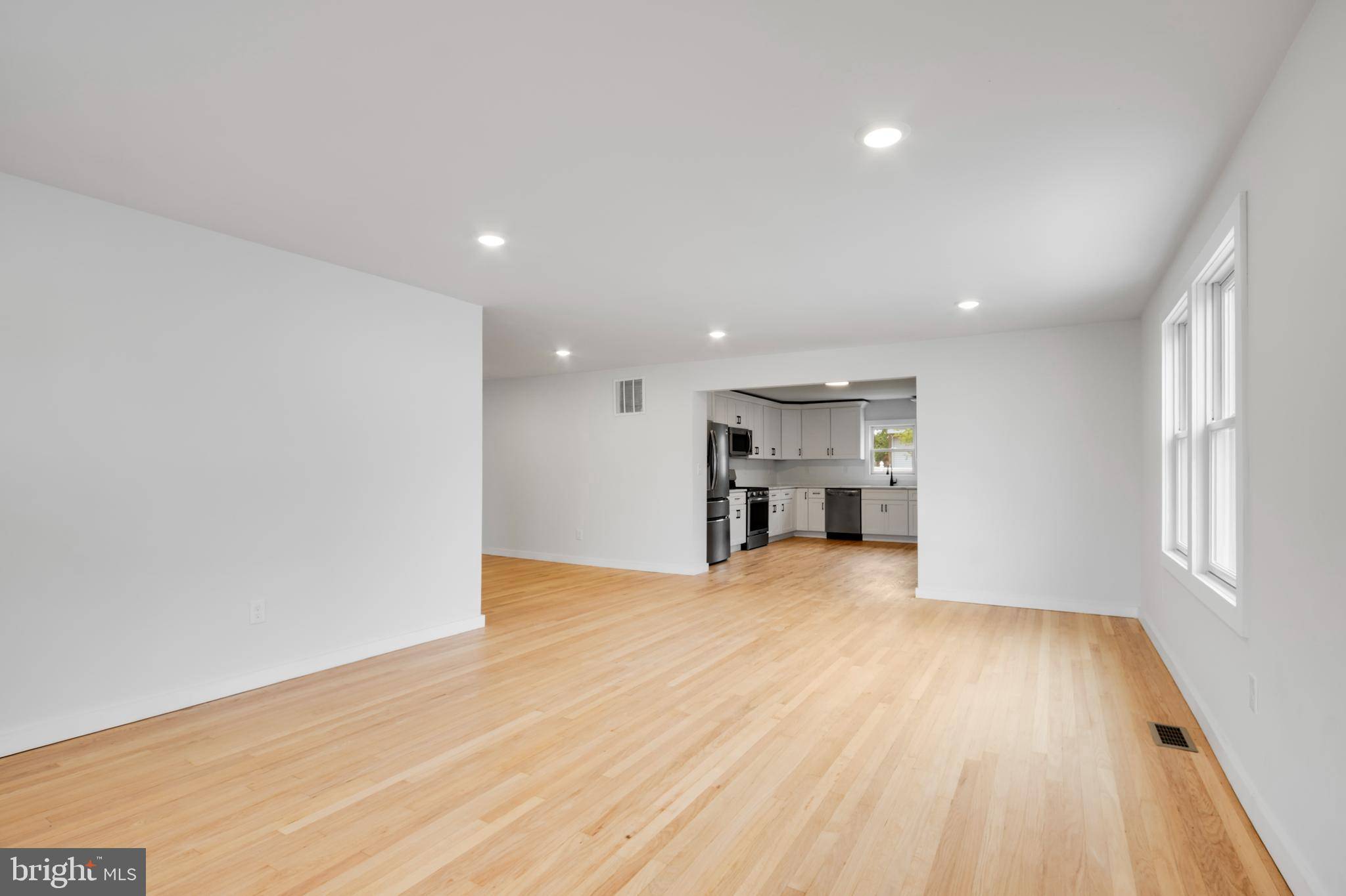 Edison, NJ 08817,99 CRAIG ST