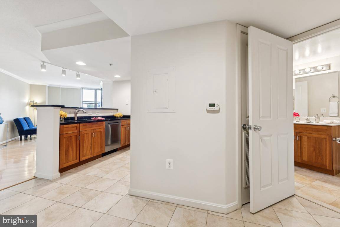Arlington, VA 22201,2220 FAIRFAX DR #309