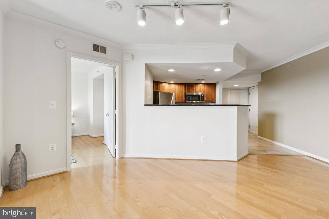 Arlington, VA 22201,2220 FAIRFAX DR #309