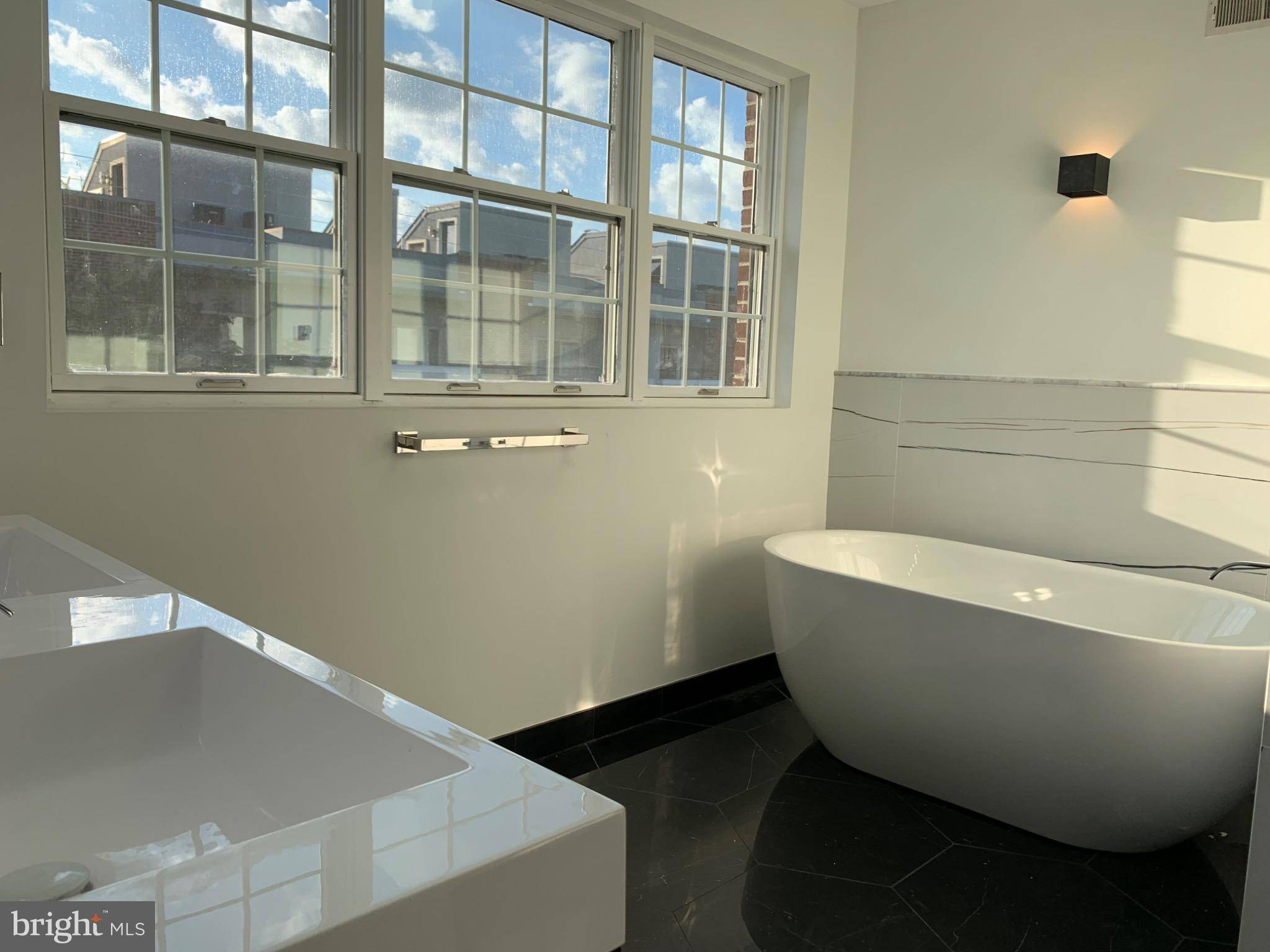 Philadelphia, PA 19123,417 N FRONT ST