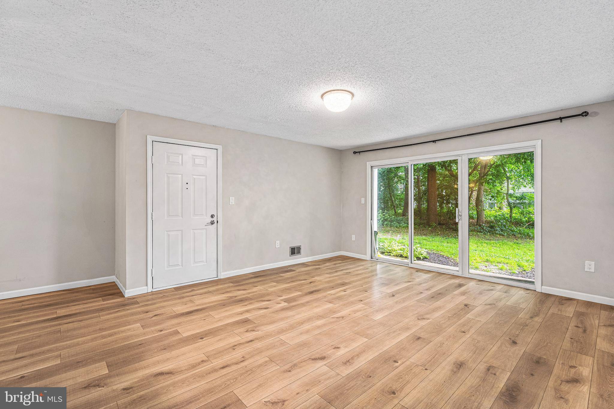 Hamilton, NJ 08619,17 JUNIPER WAY