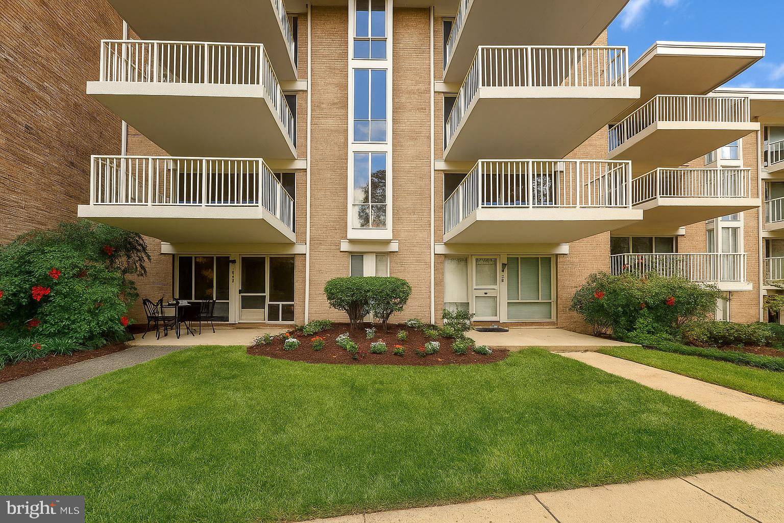 Alexandria, VA 22303,2605 REDCOAT DR #252