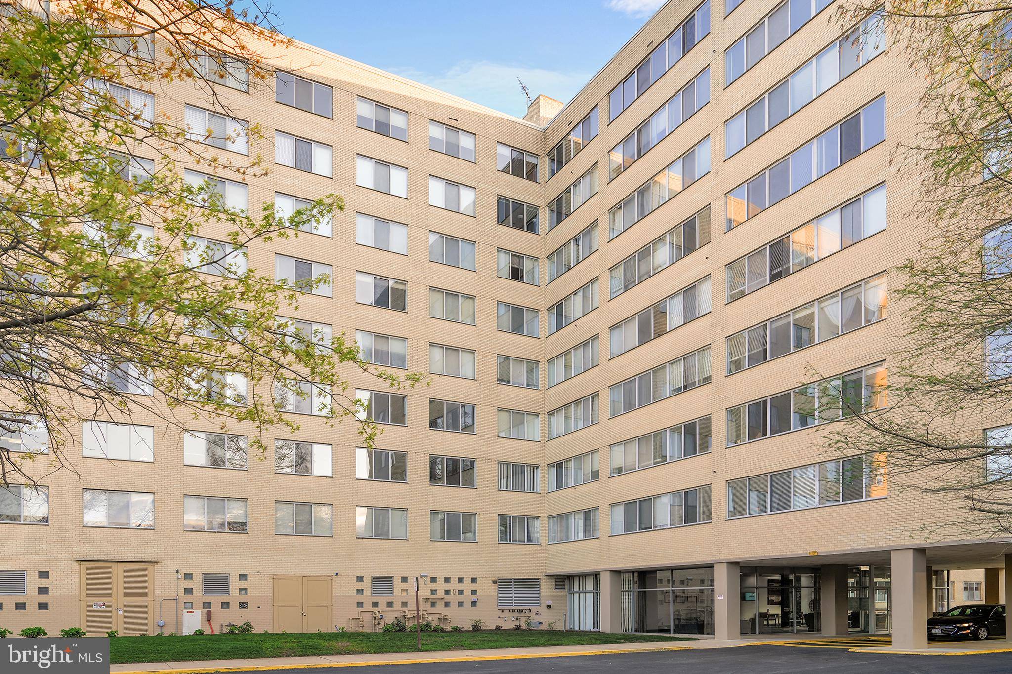 Alexandria, VA 22307,6641 WAKEFIELD DR #405