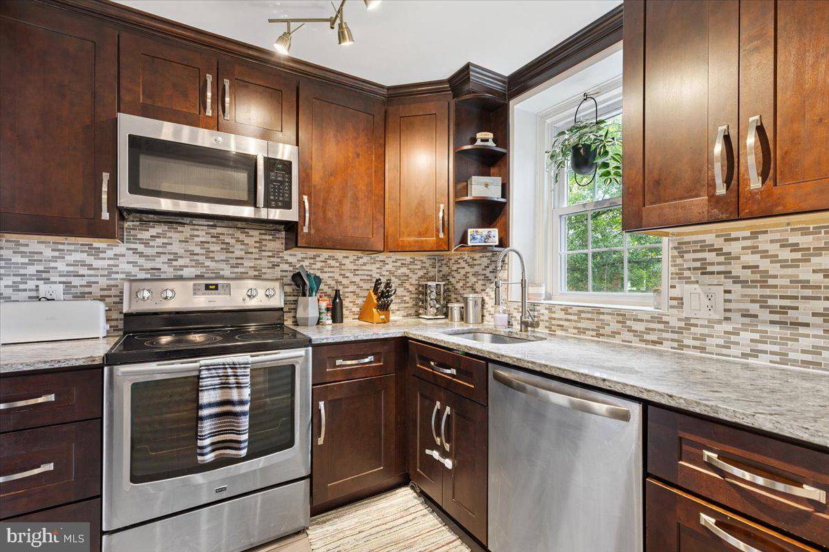 Arlington, VA 22206,3046 S BUCHANAN ST #B2