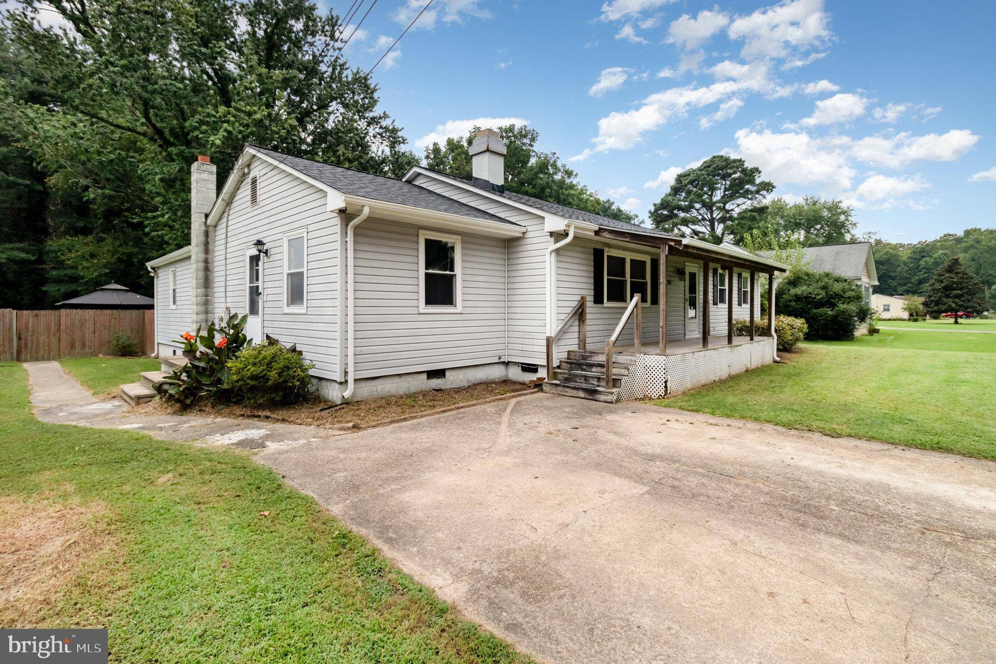 Colonial Beach, VA 22443,219 CEDAR LN