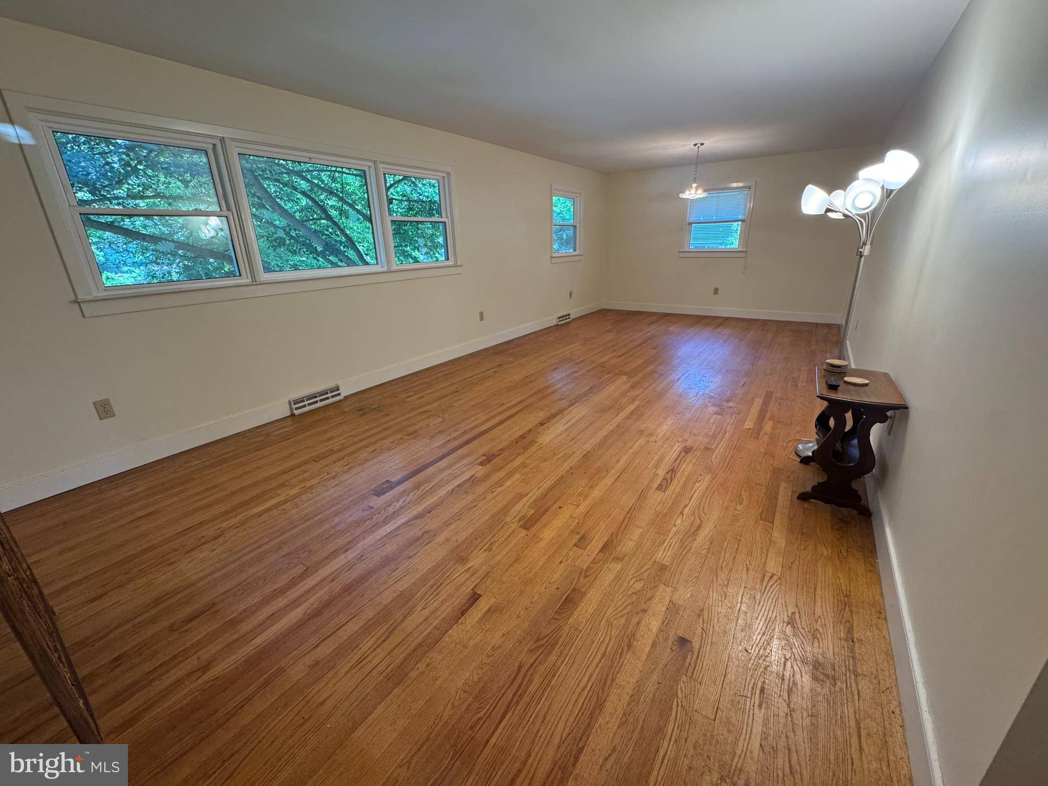 Holland, PA 18966,83 ROLLING HILLS DR