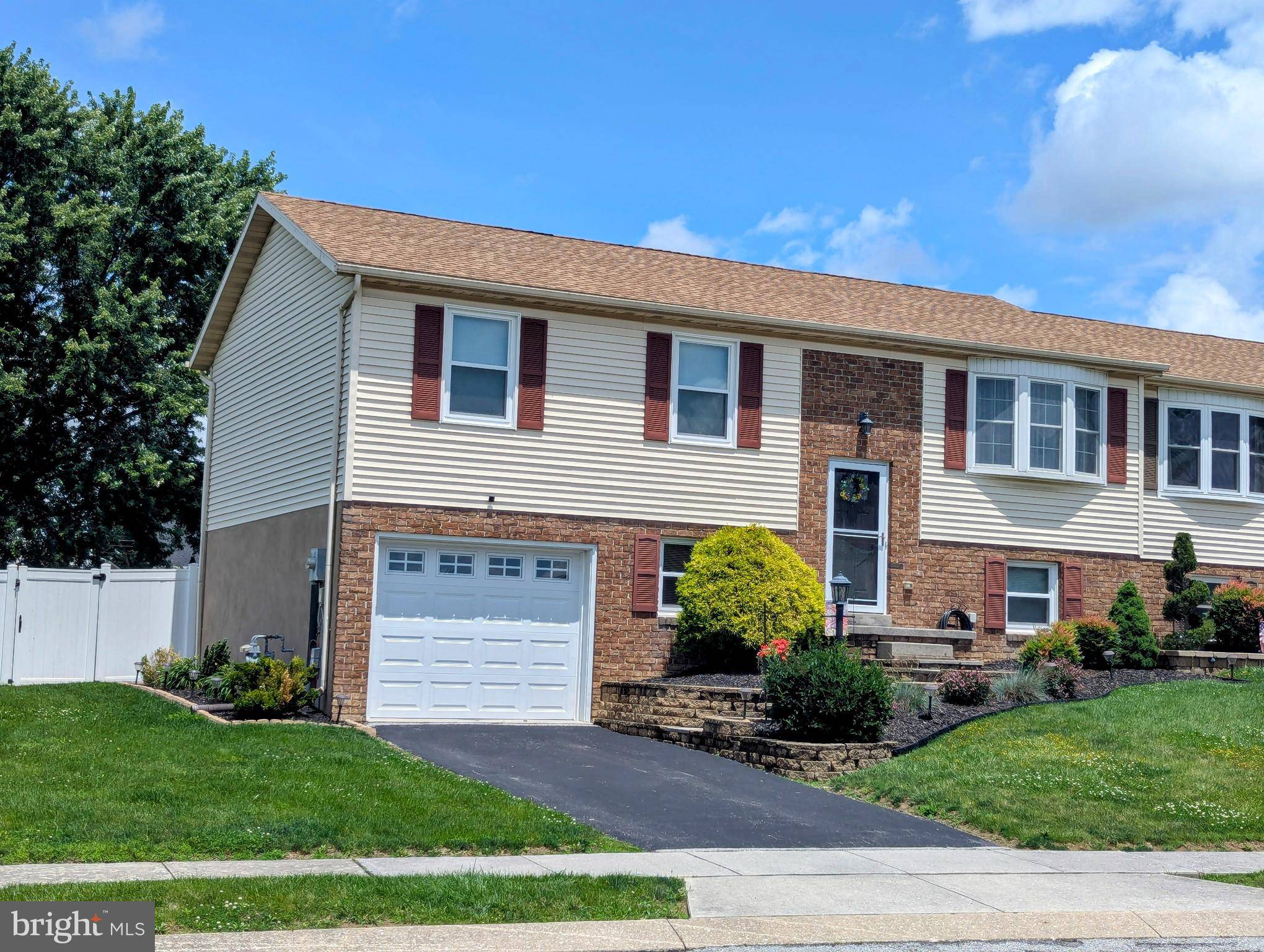 Hanover, PA 17331,29 SYCAMORE LN