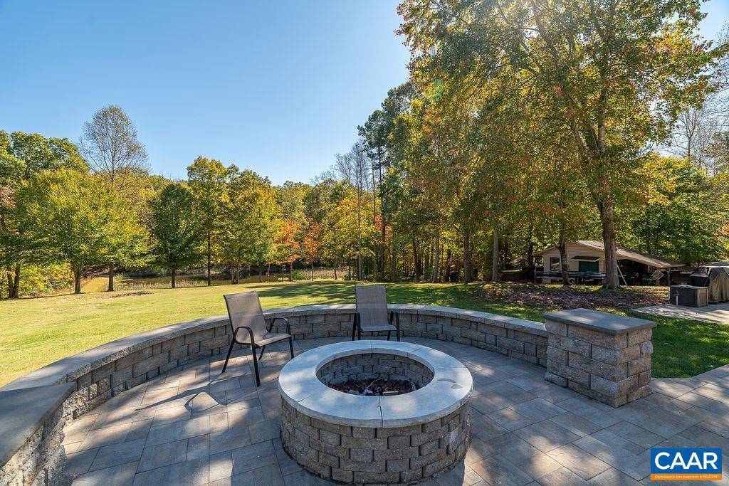 Palmyra, VA 22963,374 WHITE OAK DR