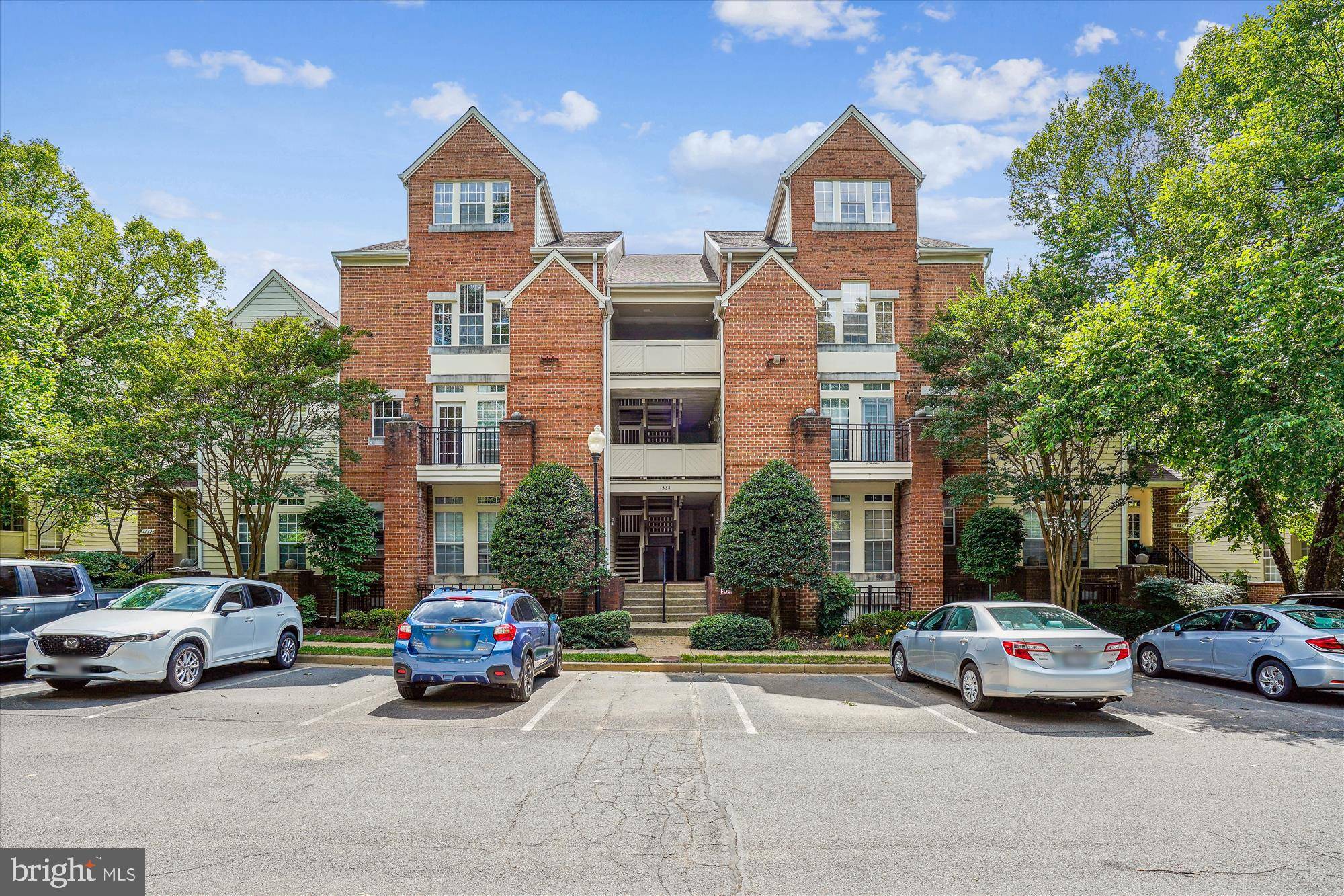 Reston, VA 20194,1334 GARDEN WALL CIR #406