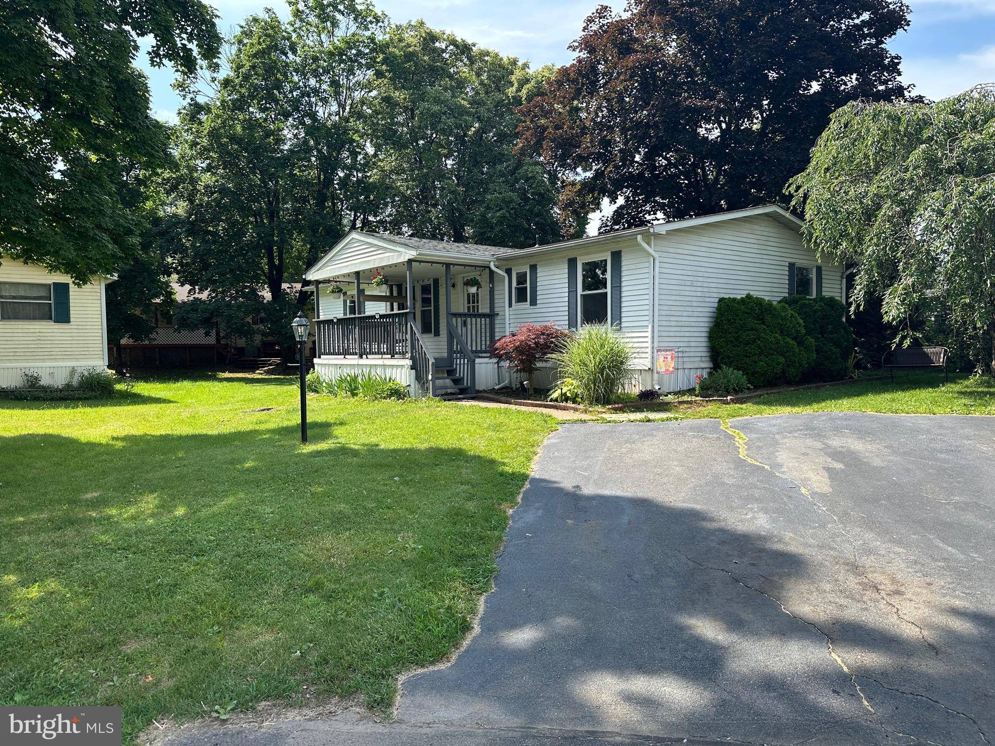 Quakertown, PA 18951,6 WALNUT LN
