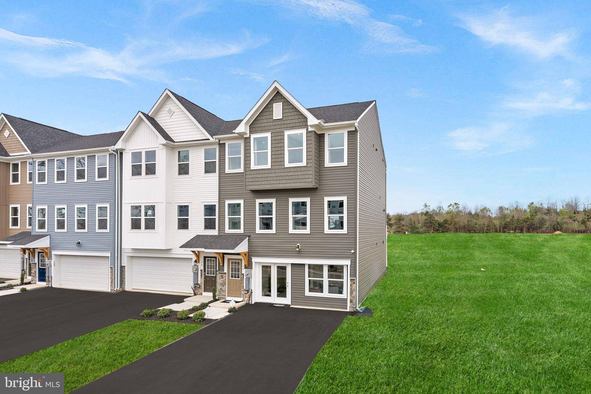 Inwood, WV 25428,2 LYRIQ CT