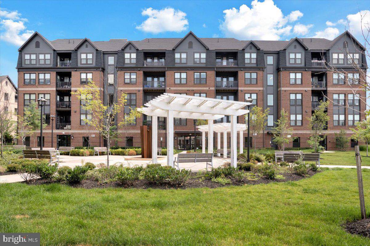 Fairfax, VA 22033,3927 FAIR RIDGE DR #307