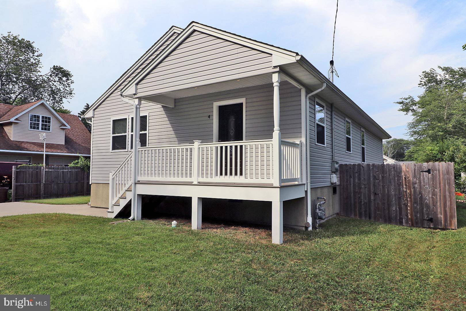 Waretown, NJ 08758,4 DOLPHIN WAY