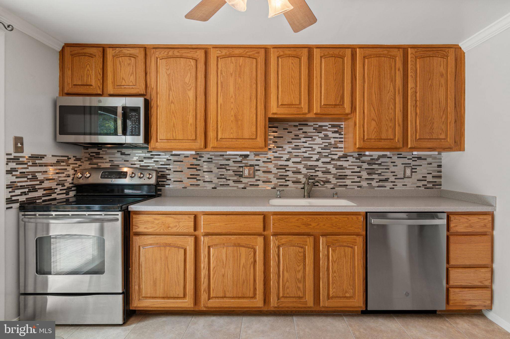 Herndon, VA 20171,2504 TATNUCK CT