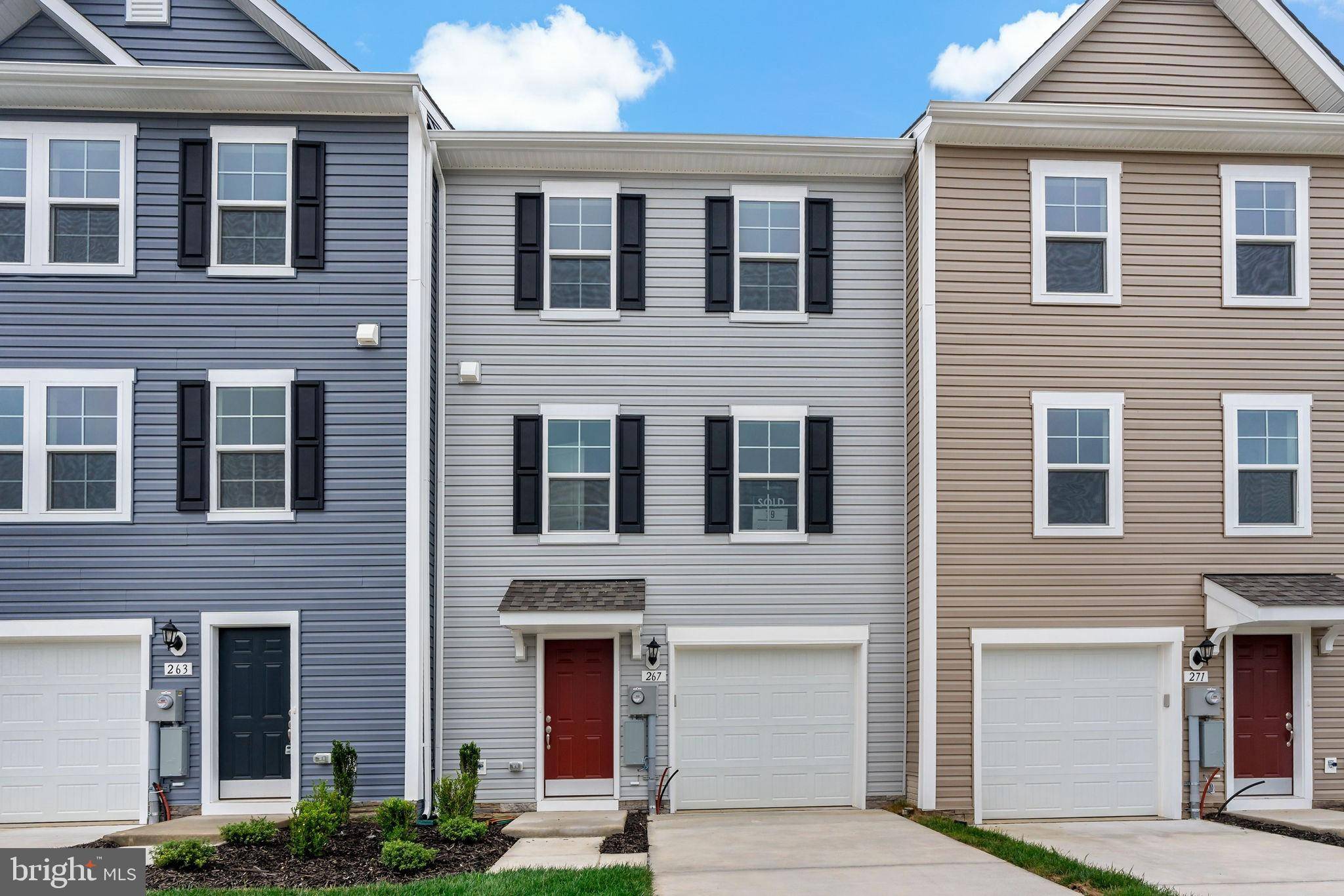 Falling Waters, WV 25419,267 CLIFTON MNR