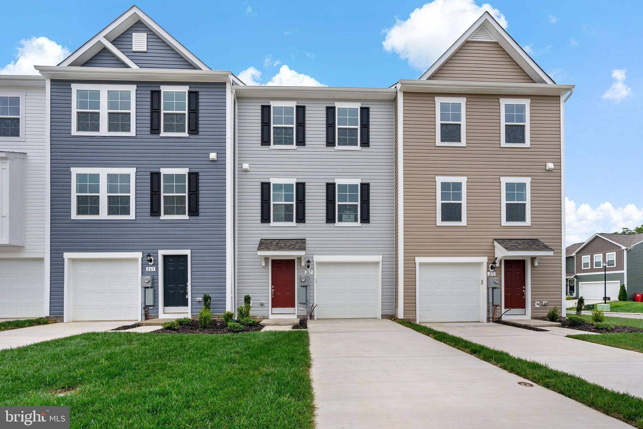 Falling Waters, WV 25419,267 CLIFTON MNR