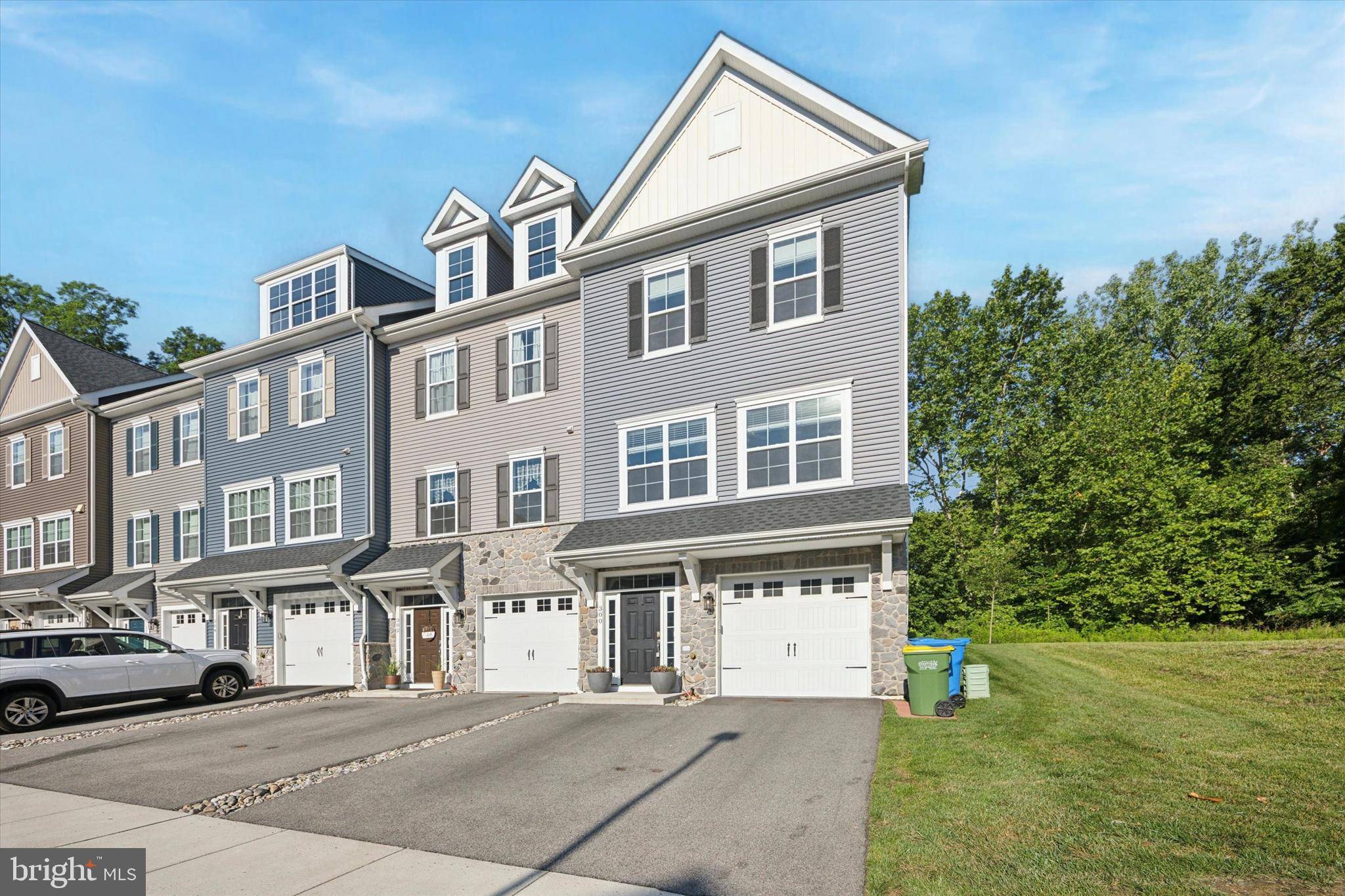 Broomall, PA 19008,300 ROCK RUN CIR