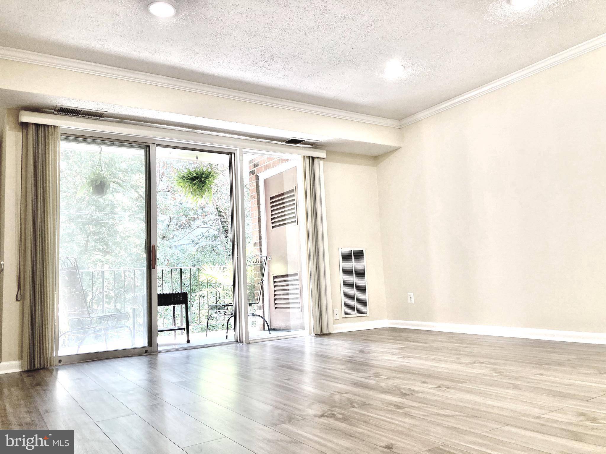 Fairfax, VA 22031,3931 LYNDHURST DR #303