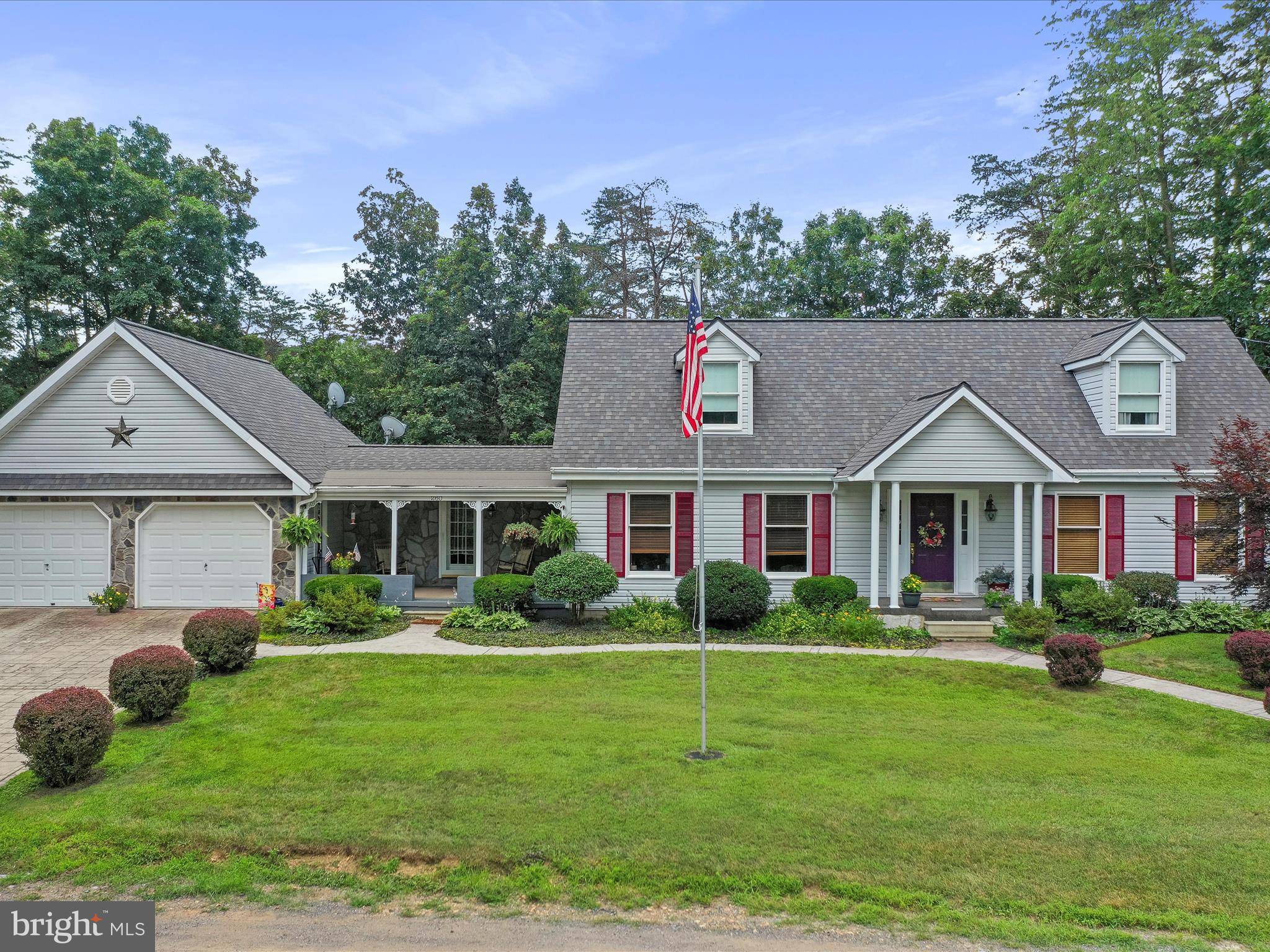 Hedgesville, WV 25427,260 EDITH LN