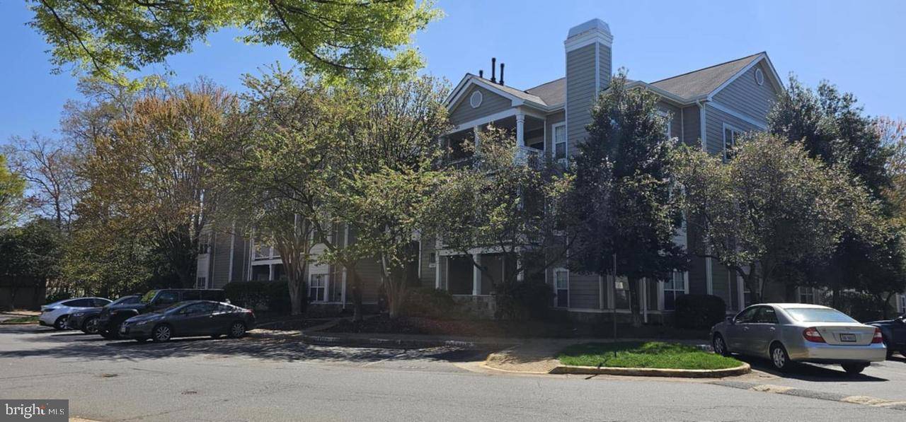 Reston, VA 20190,1705 LAKE SHORE CREST DR #25