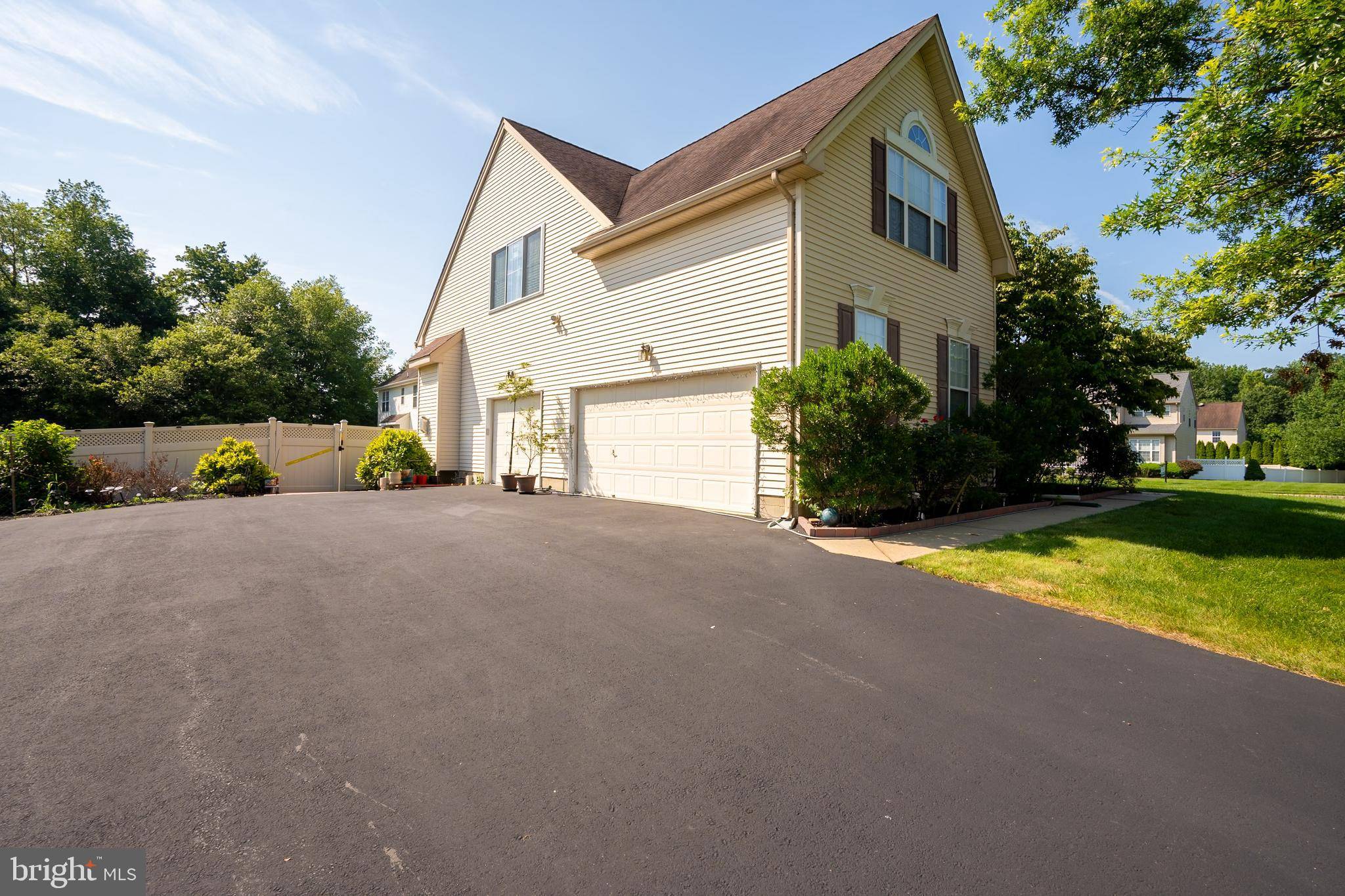 Monmouth Junction, NJ 08852,74 KELLY WAY
