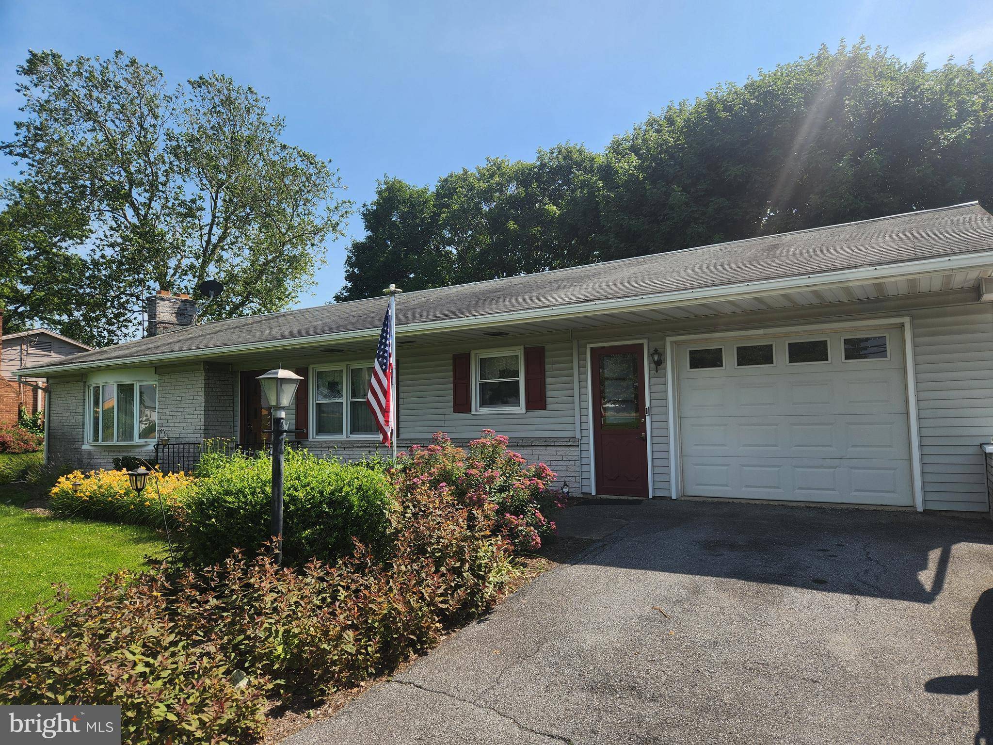 New Holland, PA 17557,464 N RAILROAD AVE