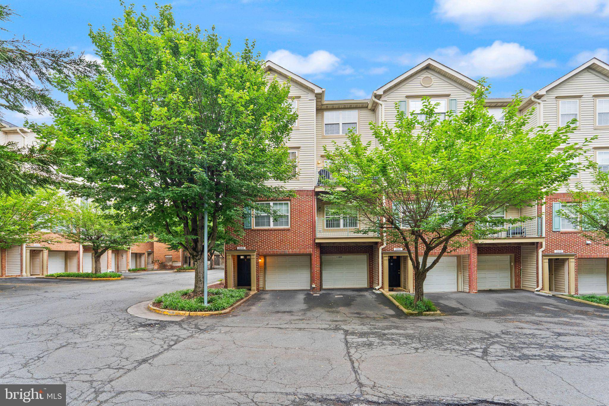 Reston, VA 20191,11890 BRETON CT #8B