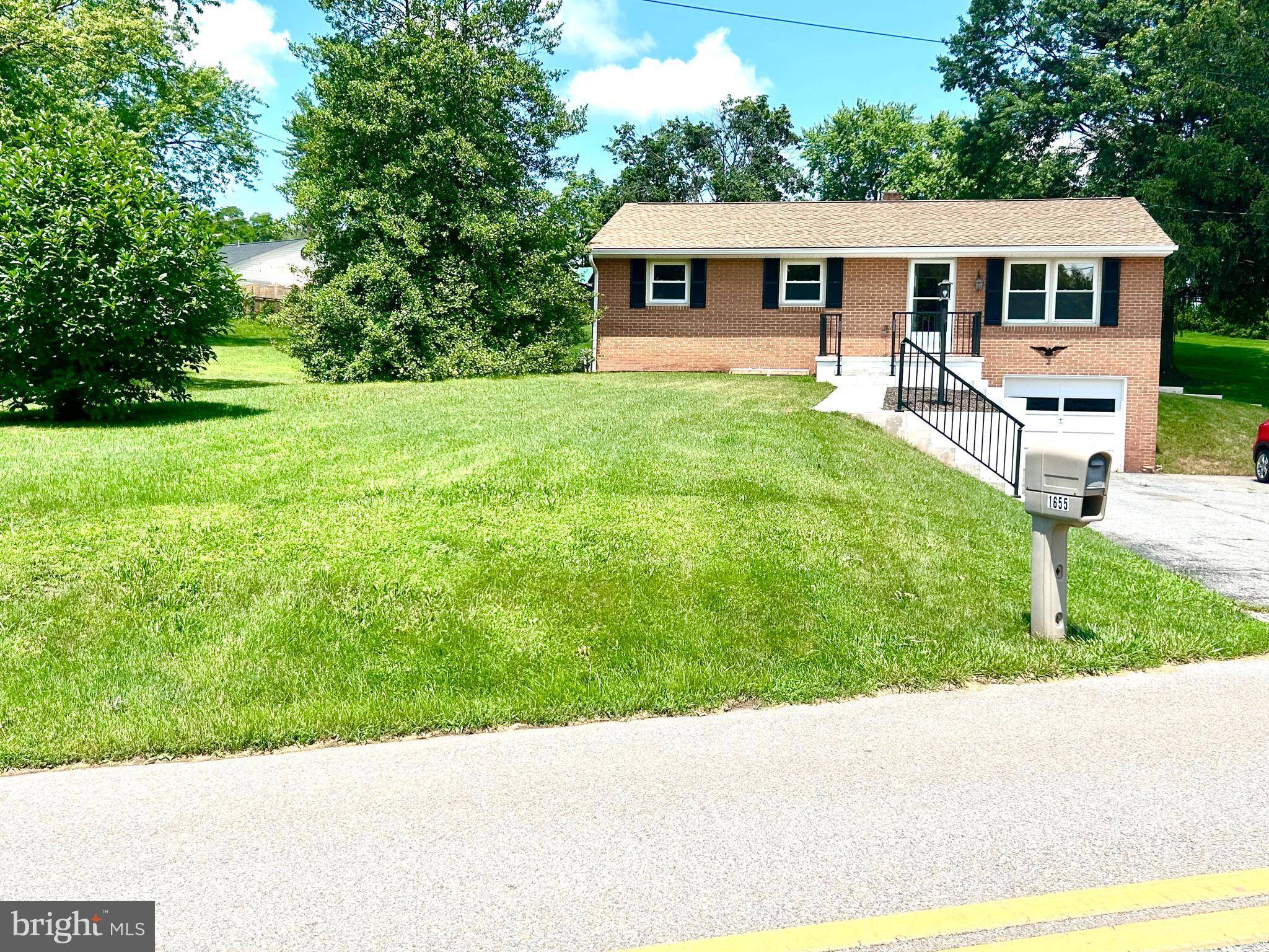 Dover, PA 17315,1655 OAK LN