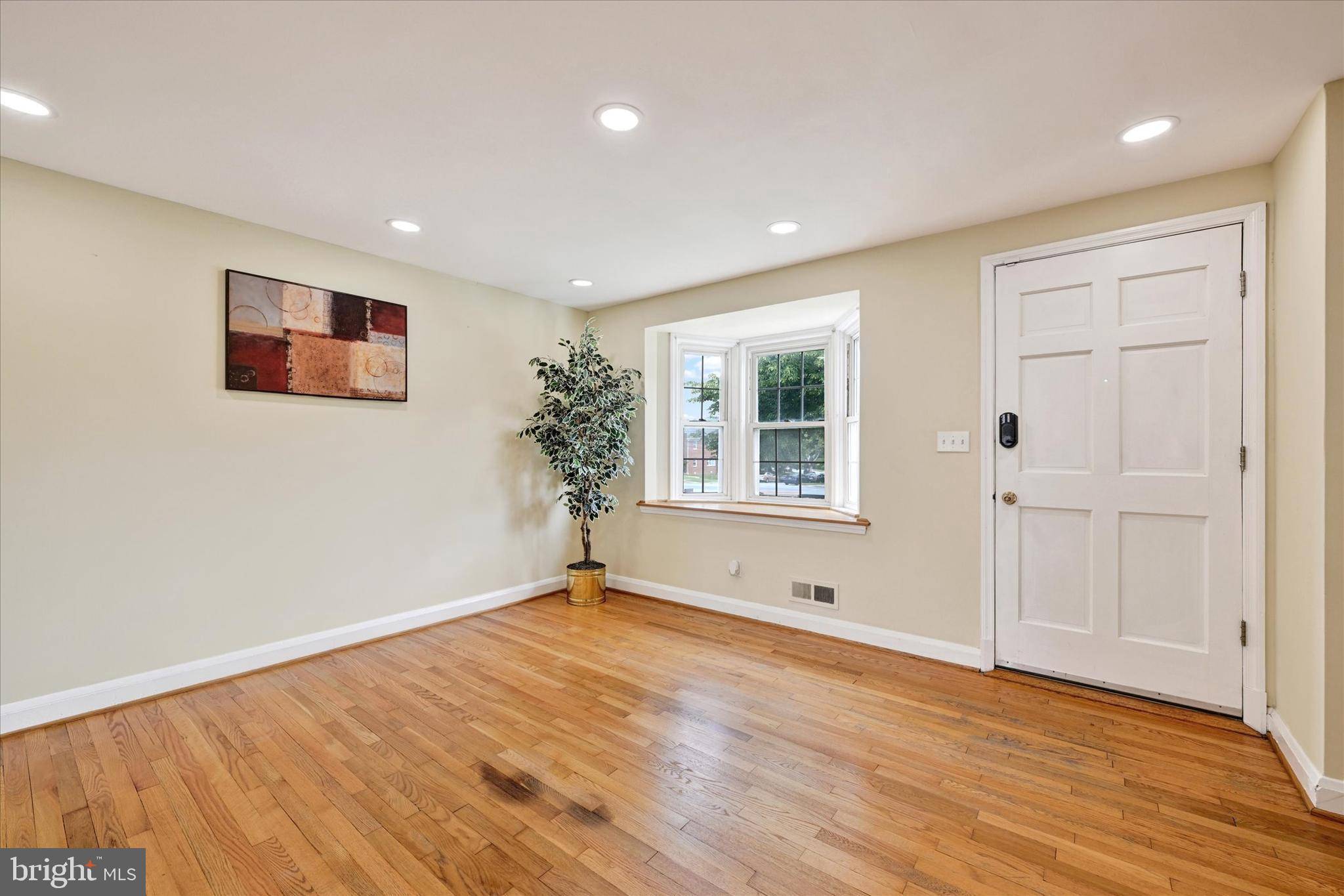 Towson, MD 21286,8352 LOCH RAVEN BLVD