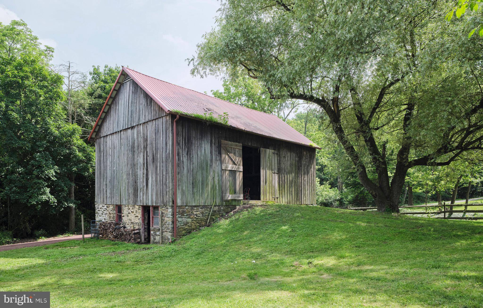 Kintnersville, PA 18930,2529 GALLOWS HILL RD