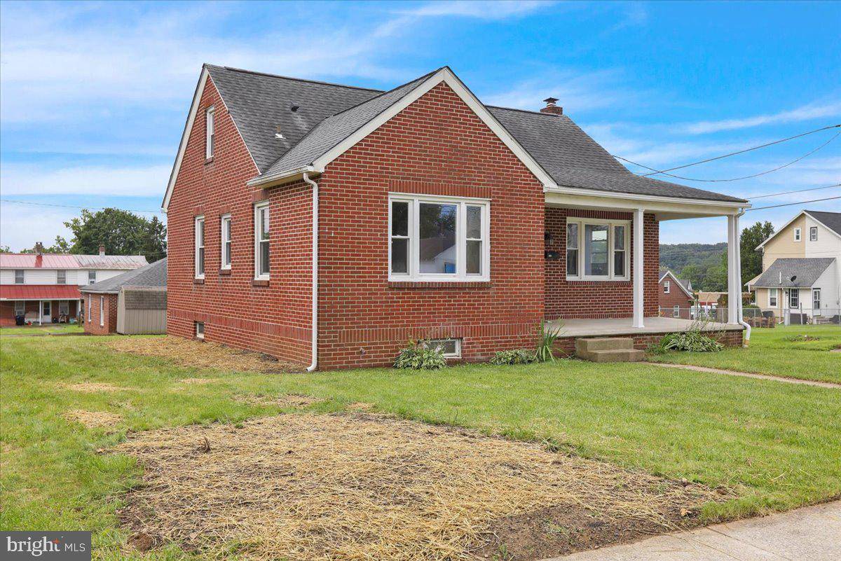 Shoemakersville, PA 19555,118 S 4TH ST