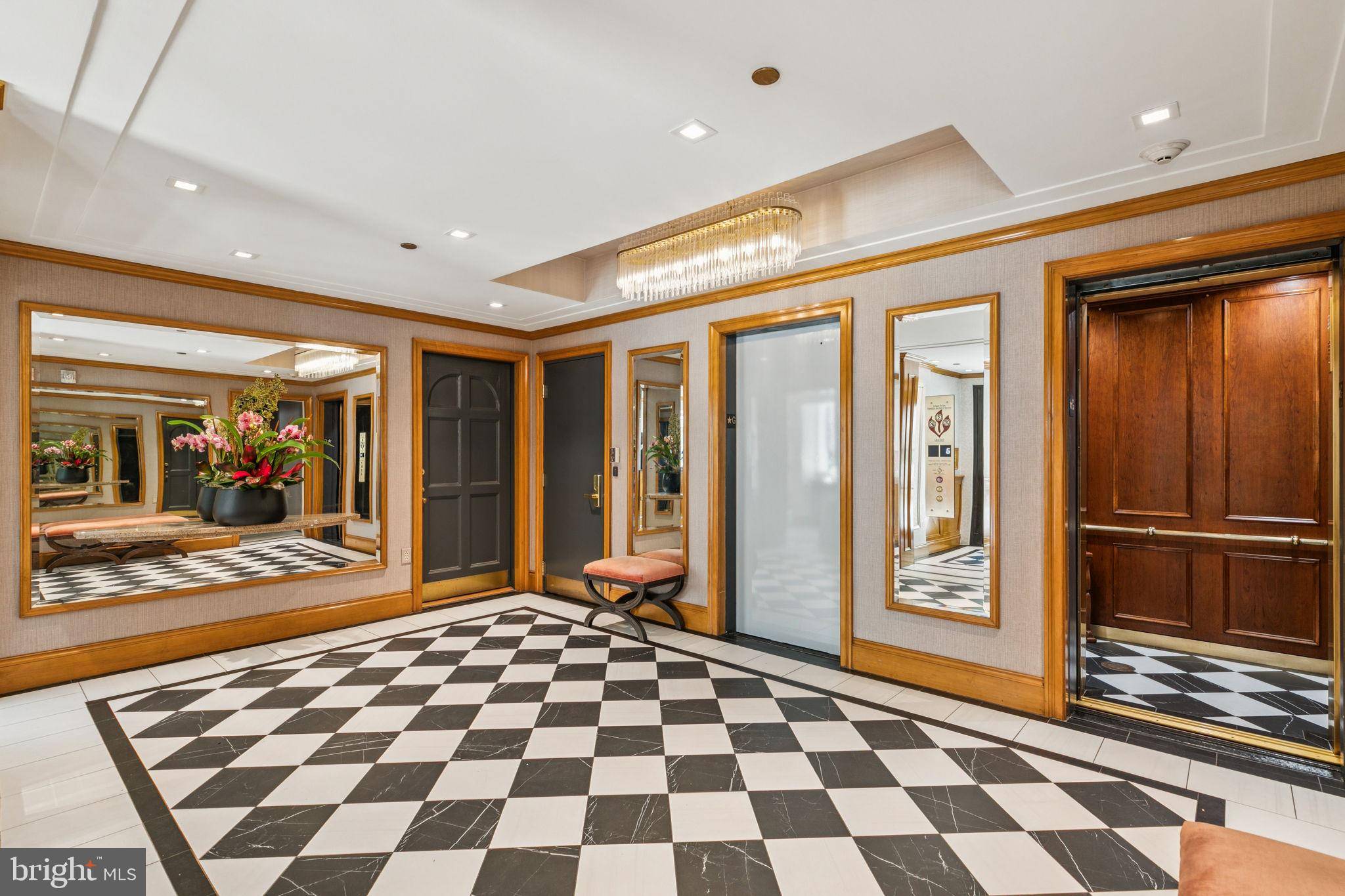Philadelphia, PA 19103,1800 RITTENHOUSE SQ #702