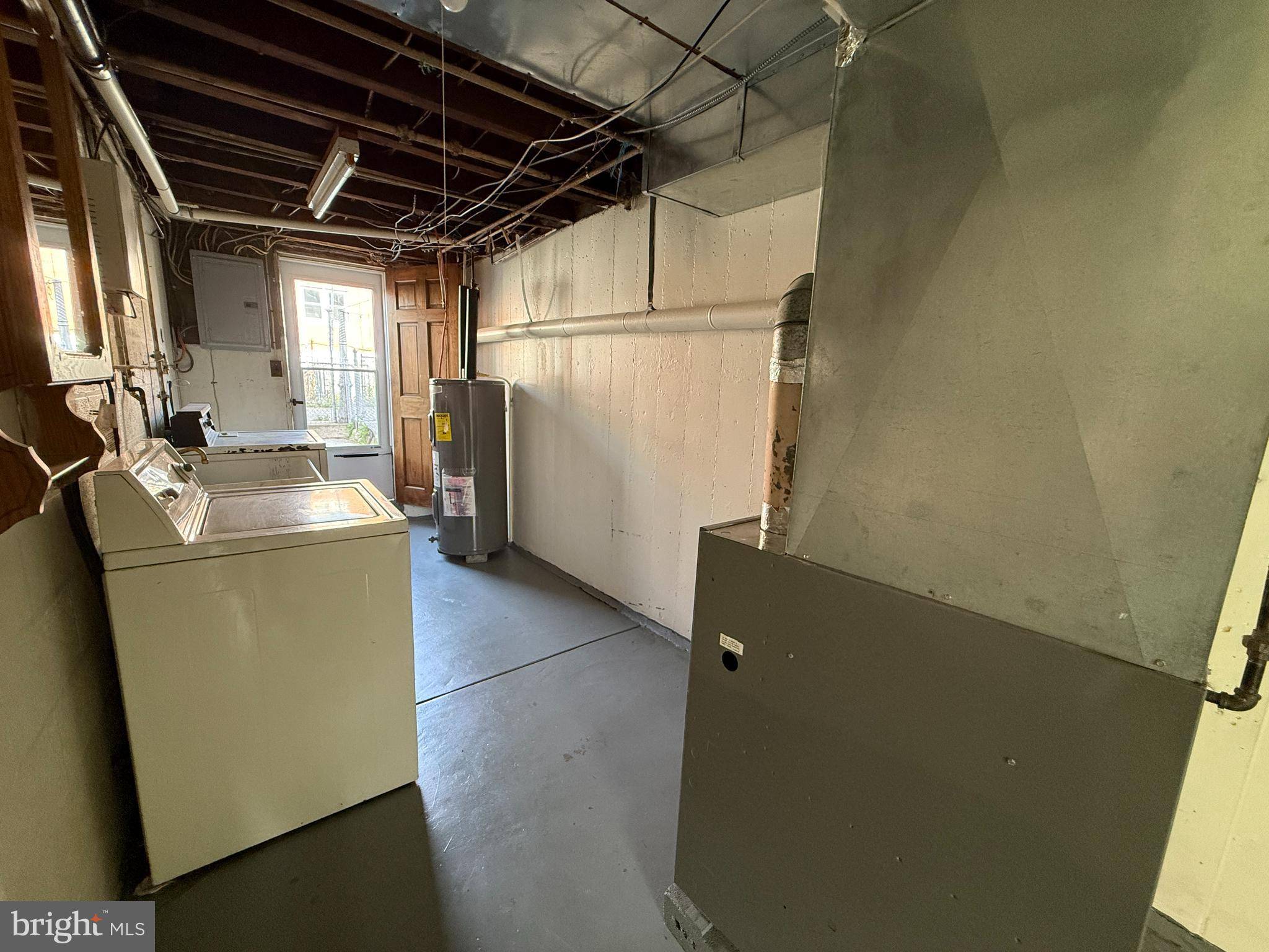 Philadelphia, PA 19149,5861 AKRON ST
