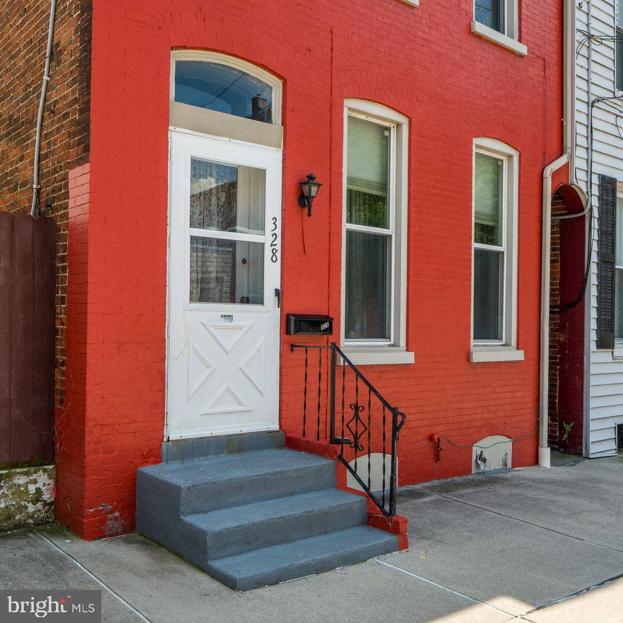 Columbia, PA 17512,328 WALNUT ST