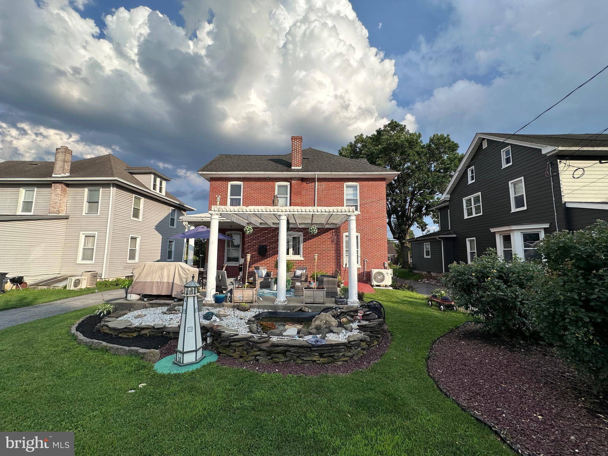 New Holland, PA 17557,1039 E MAIN ST