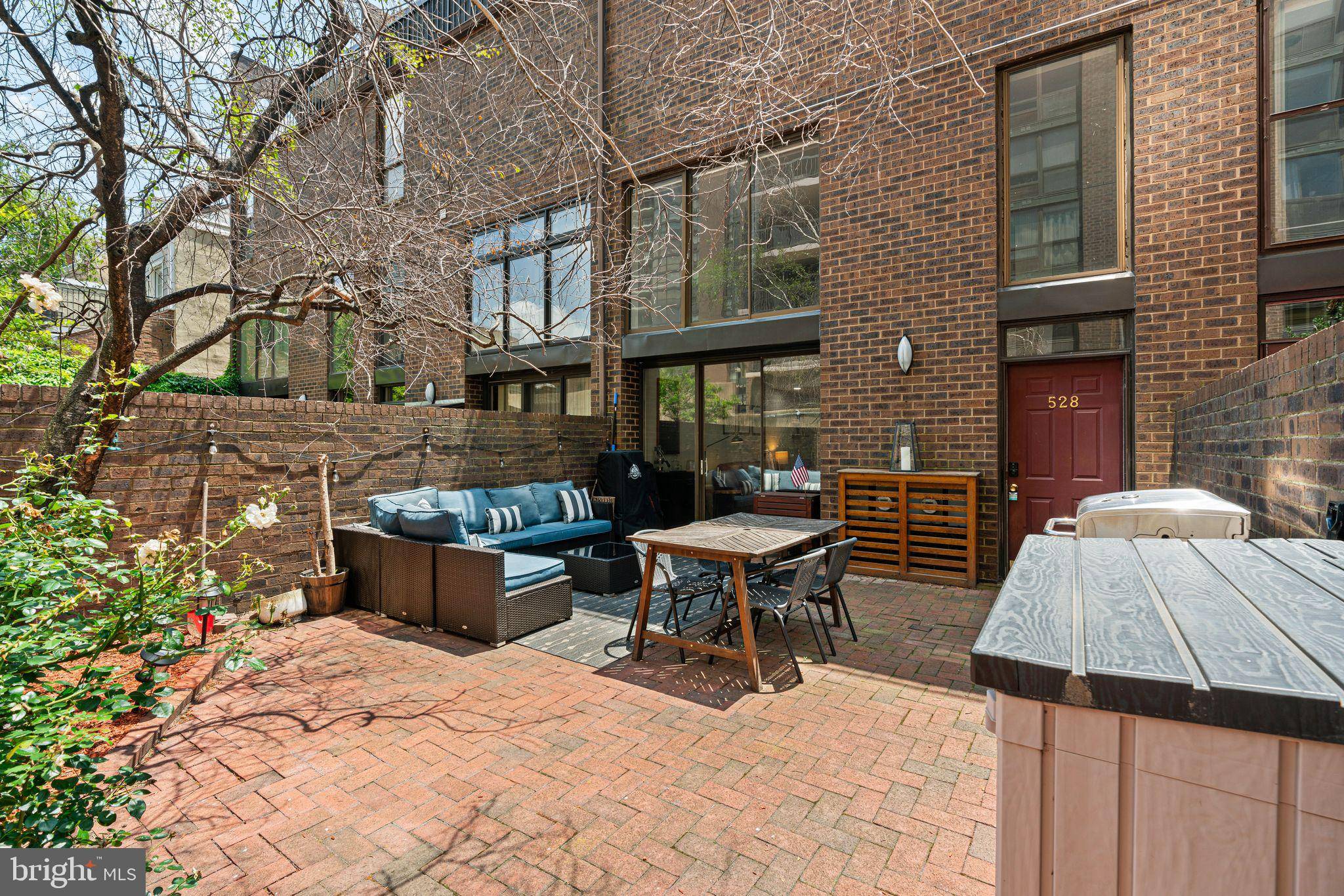 Philadelphia, PA 19106,528 MANNING WALK