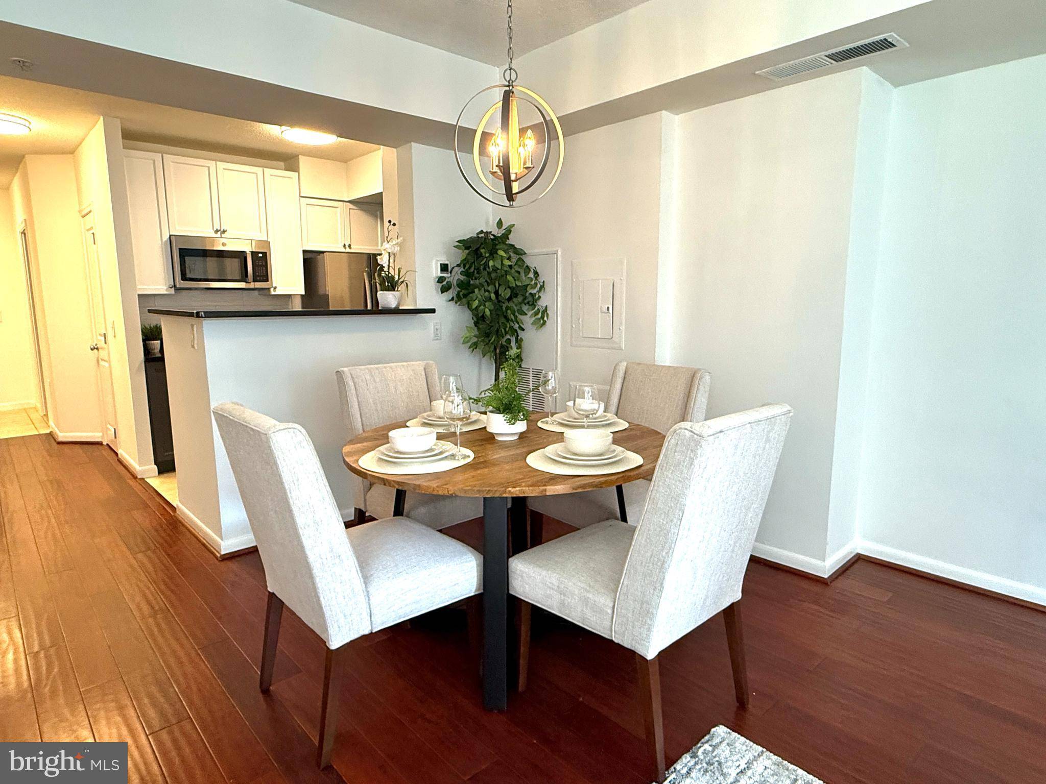 Arlington, VA 22203,851 N GLEBE RD #409
