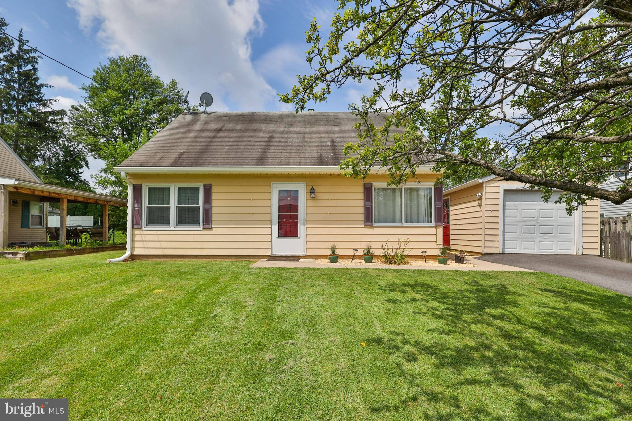Easton, PA 18045,1219 WHITEHALL AVE