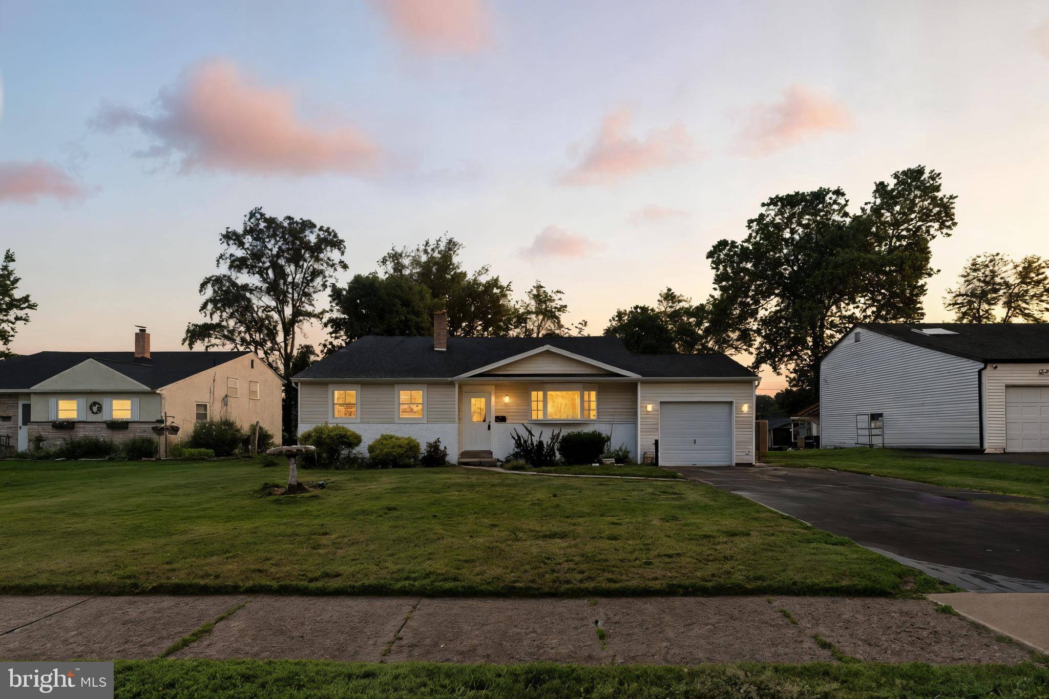 Warminster, PA 18974,262 BARBARA LN